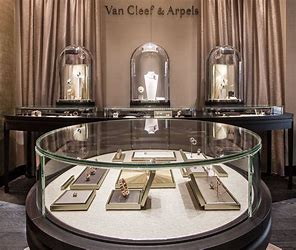 Van Cleef & Arpels Open Boutiques Progressively